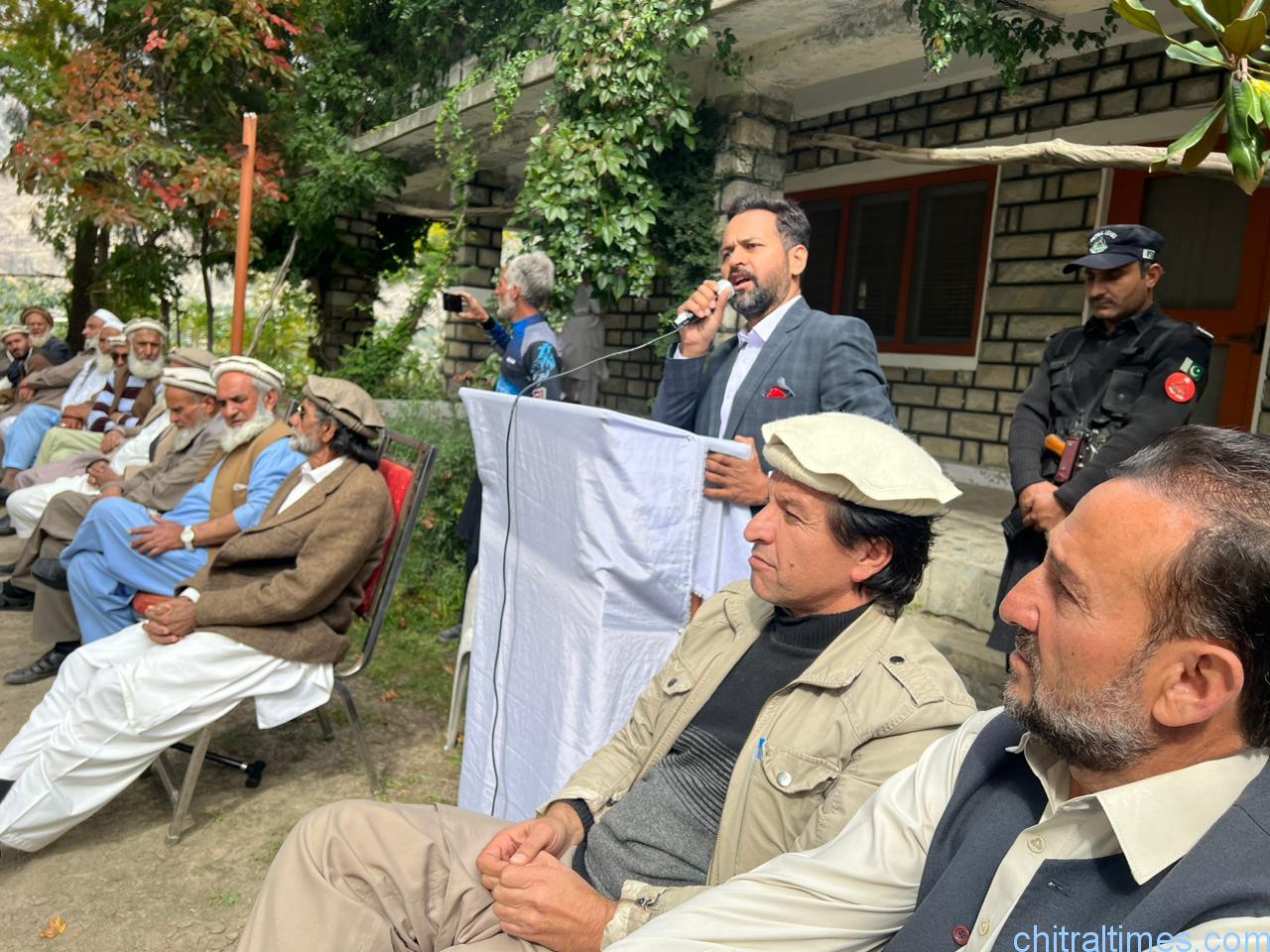 chitraltimes shahzada khalid pervez drosh meeting 6