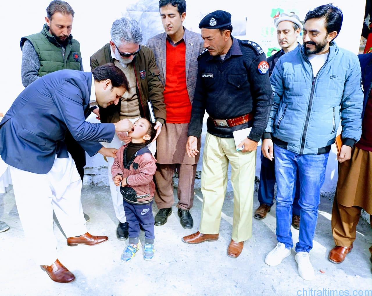 اپر چترال میں 27 نومبر سے شروع ہونے والے انسداد پولیو مہم کا بدست ڈپٹی کمشنرافتتاح