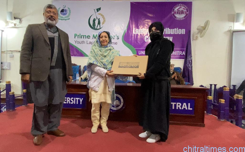 Chitral Times - The voice of Chitral | یونیورسٹی آف چترال میں پرائم منسٹر یوتھ لیپ ٹاپ سکیم کے تحت اسٹوڈنٹس میں لیب ٹاپ تقسیم chitraltimes university of chitral laptop distribution cermony 7