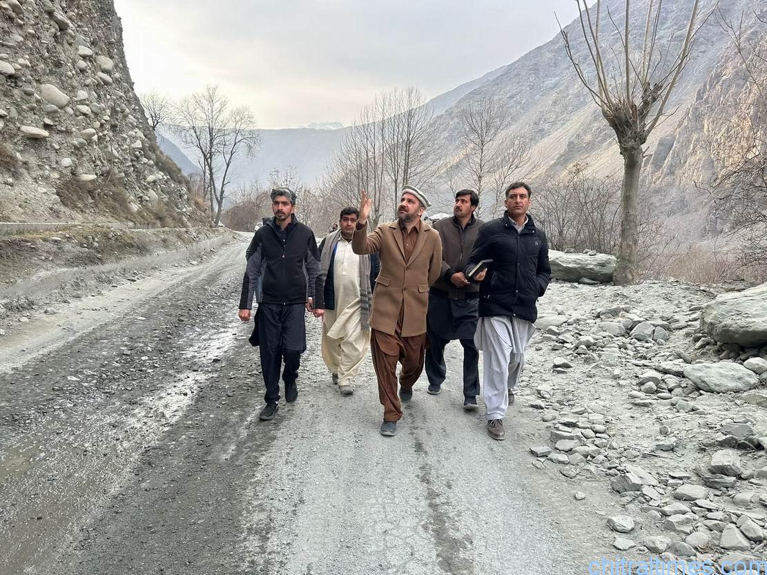 chitraltimes dc lower chitral imran khan visit chitral shandur road 4