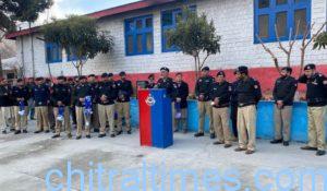 chitraltimes acting dpo sattar khan breafing on election duty 1
