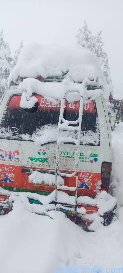 chitraltimes chitral snowfall lowari tunnel passengers stucked 2