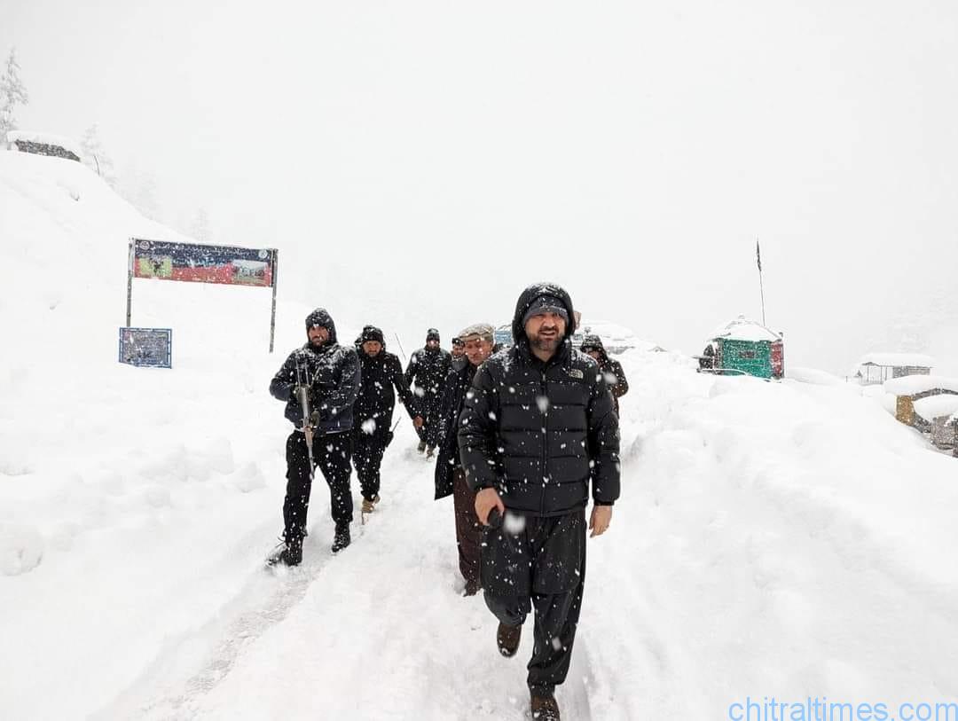chitraltimes chitral snowfall lowari tunnel passengers stuked 8