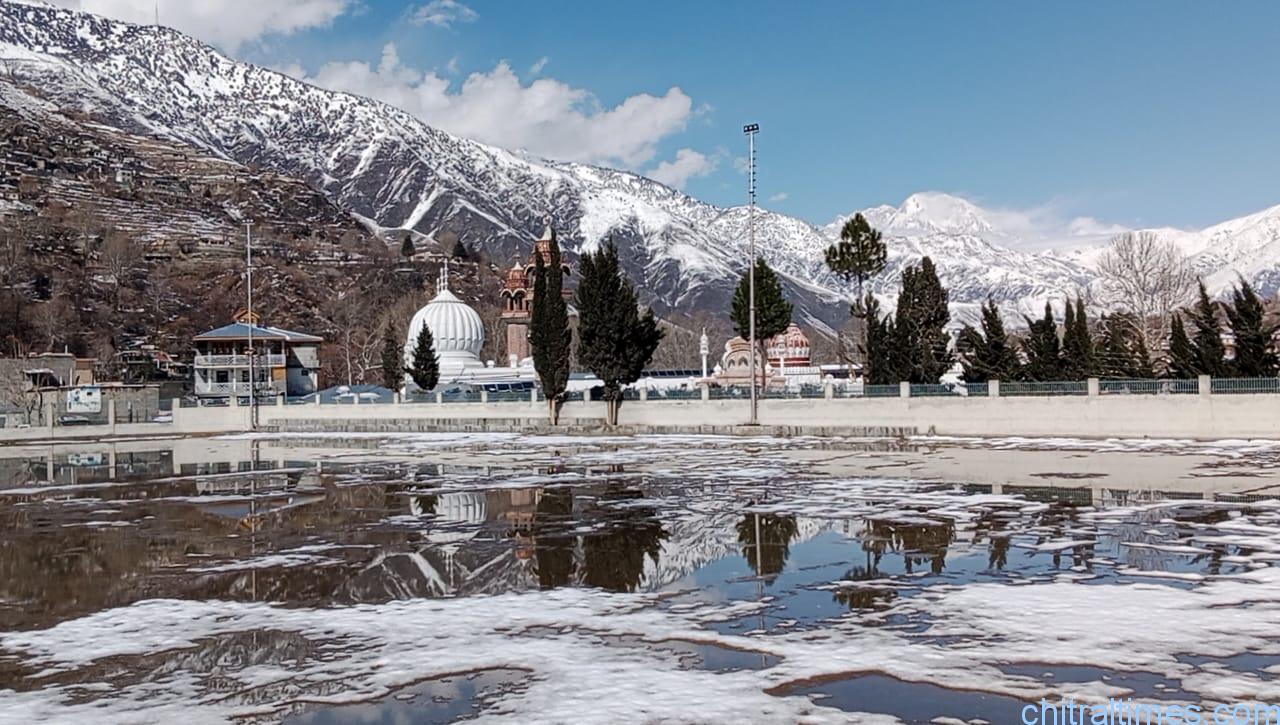 chitraltimes chitral town after snowfall shahi masjid with snow 2