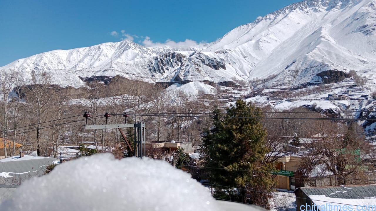 chitraltimes chitral town after snowfall shahi masjid with snow 3