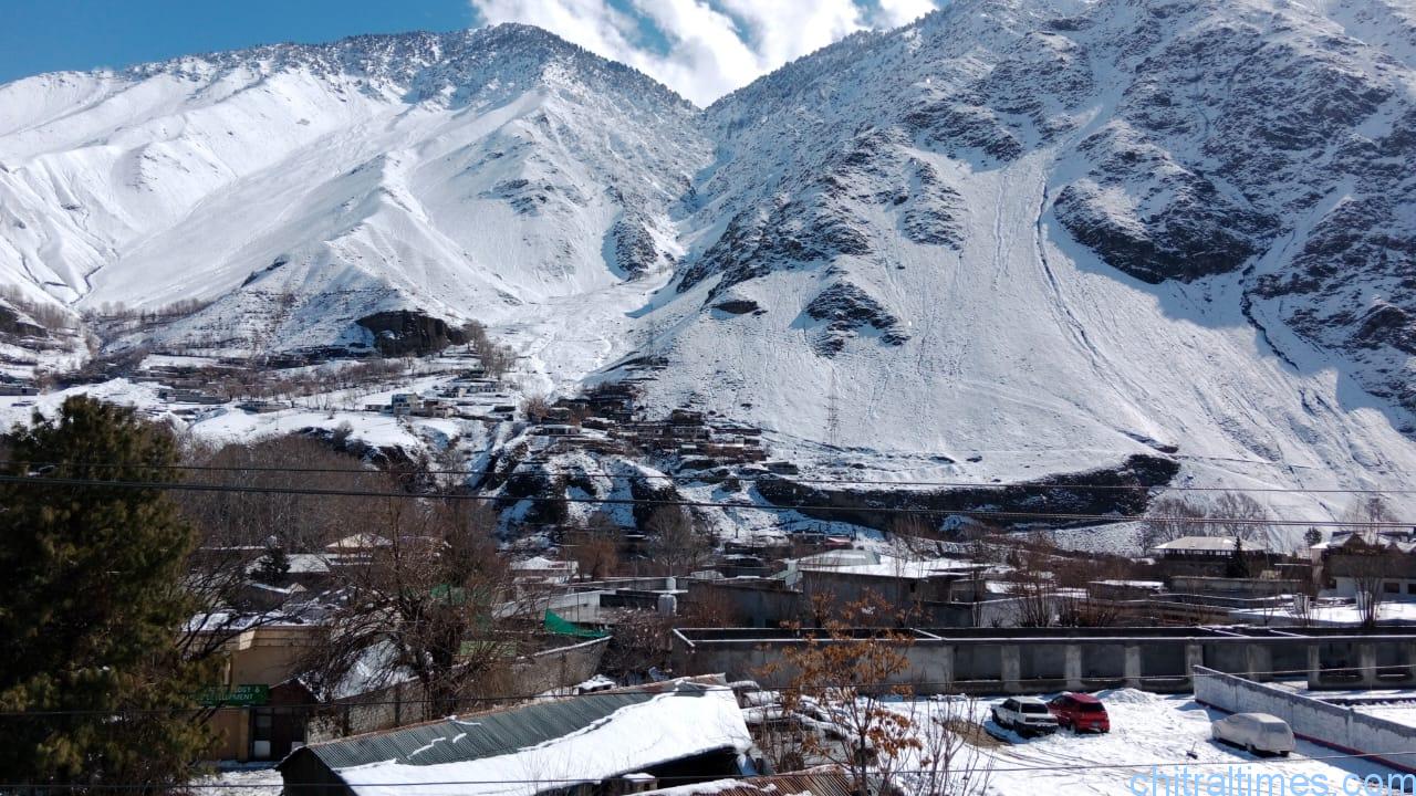 chitraltimes chitral town after snowfall shahi masjid with snow 4