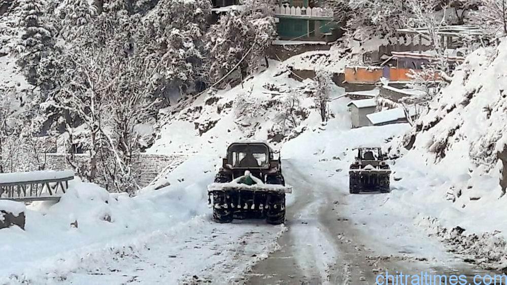 chitraltimes lowari tunnel approach road clearence snowfall removed 1
