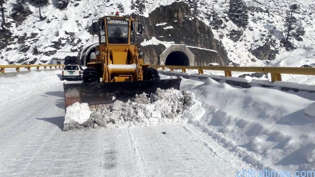 chitraltimes lowari tunnel approach road clearence snowfall removed 2
