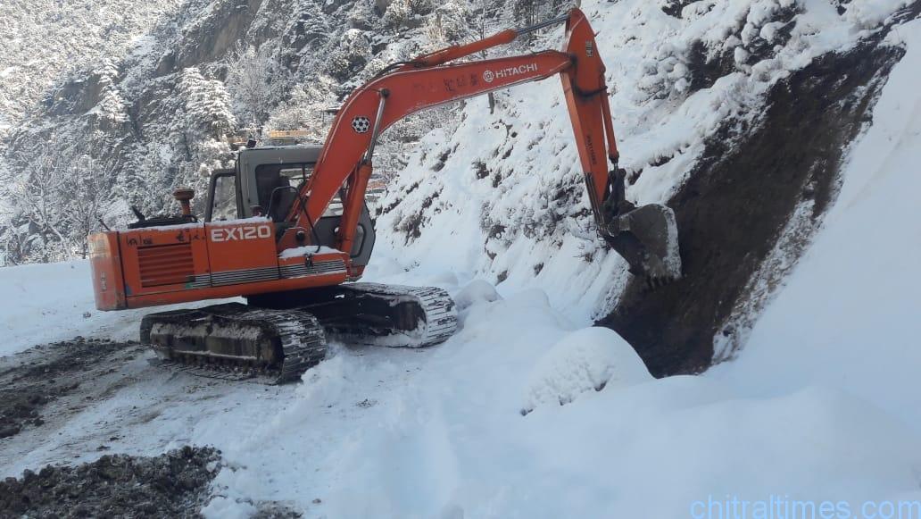 chitraltimes lowari tunnel approach road clearence snowfall removed 5