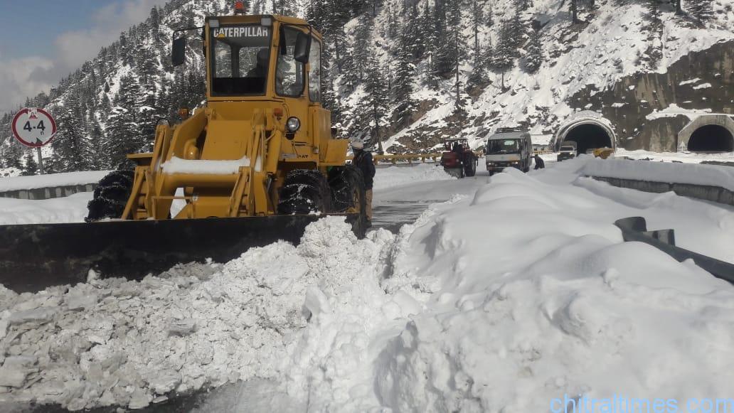chitraltimes lowari tunnel approach road clearence snowfall removed 6