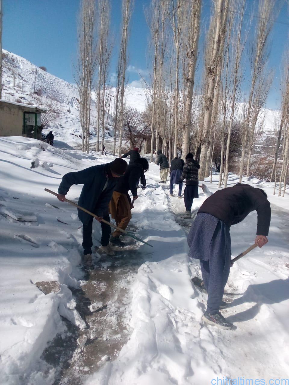 chitraltimes snow clearence upper chitral road 12