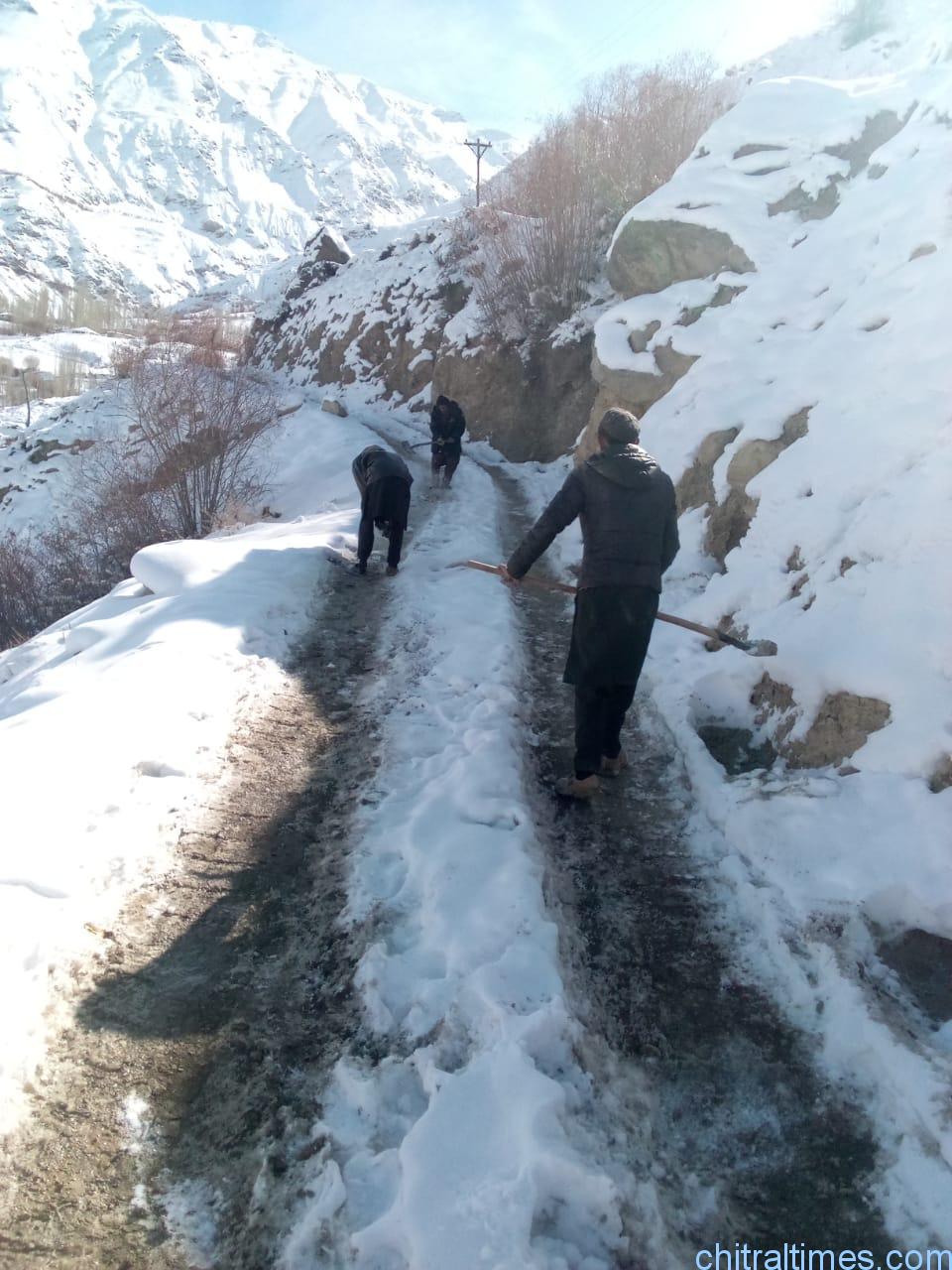 chitraltimes snow clearence upper chitral road 16