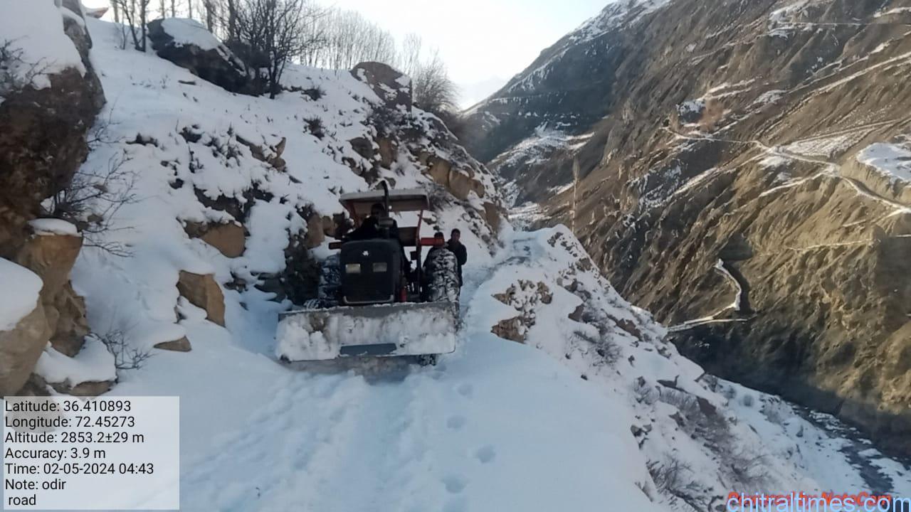 chitraltimes snow clearence upper chitral road 7