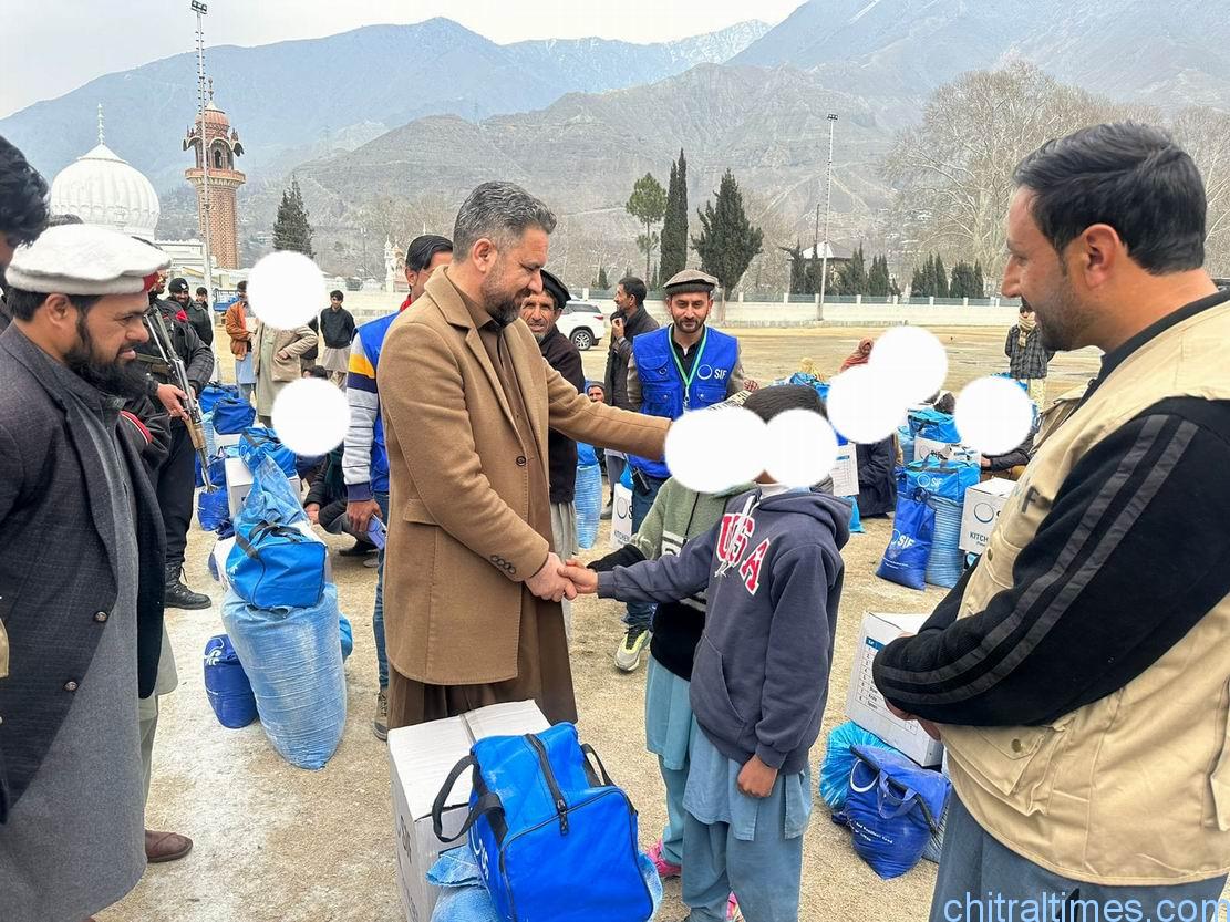 chitraltimes sif relief packages distributed chitral town 2