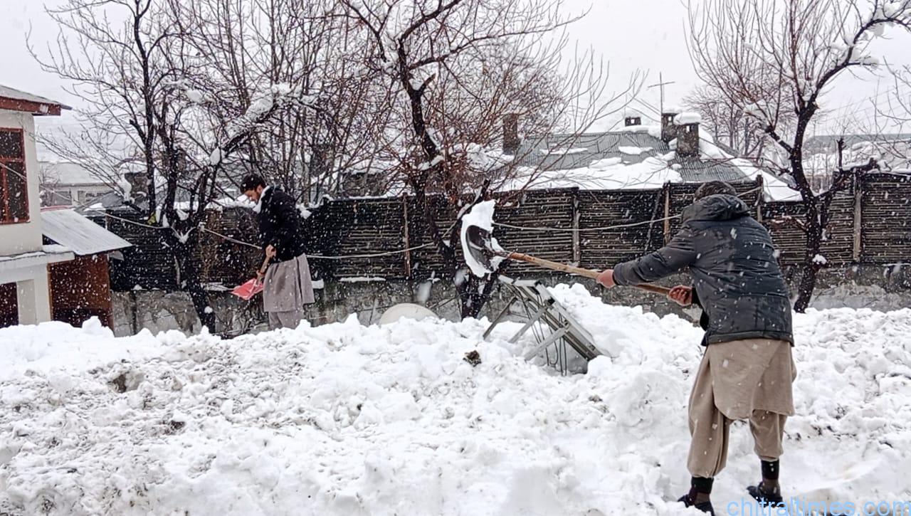 chitraltimes chitral snowfall and road blackages 14