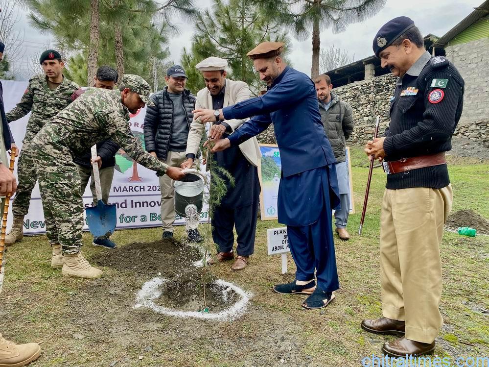 chitraltimes dc comdt and dpo chitral planted a sapling in fcps school 4
