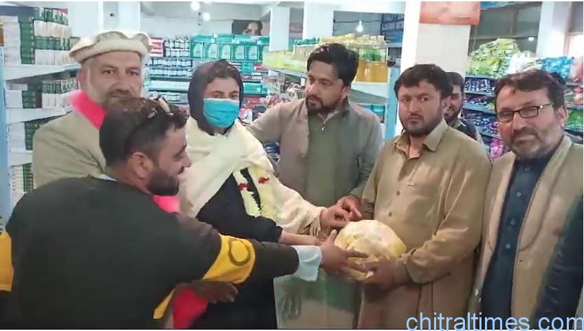 chitraltimes mna ghazala anjum visit utility store chitral distribute subsidized items