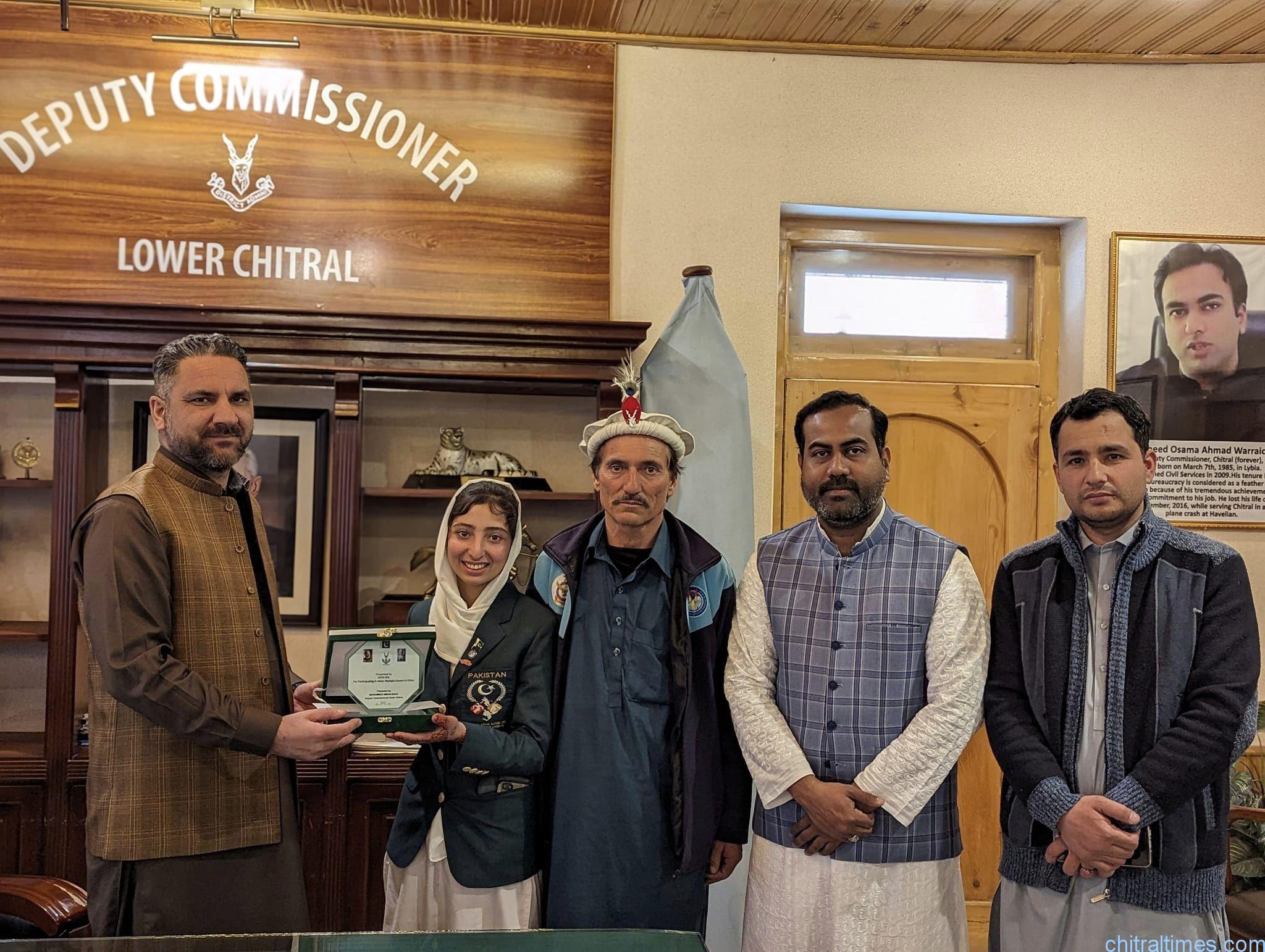 chitraltimes scaning champion Aziza gul awarded by DC Chitral lower 1