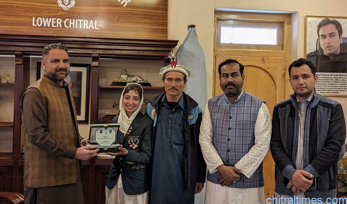 chitraltimes scaning champion Aziza gul awarded by DC Chitral lower 12