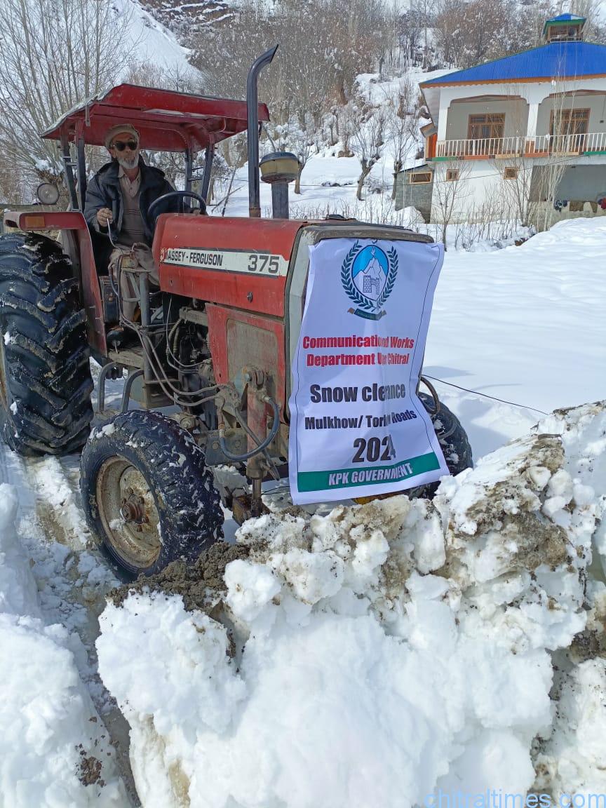 chitraltimes snow clearence torkhow mulkhow road upper chitral 16