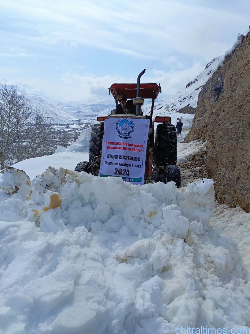 chitraltimes snow clearence torkhow mulkhow road upper chitral 18