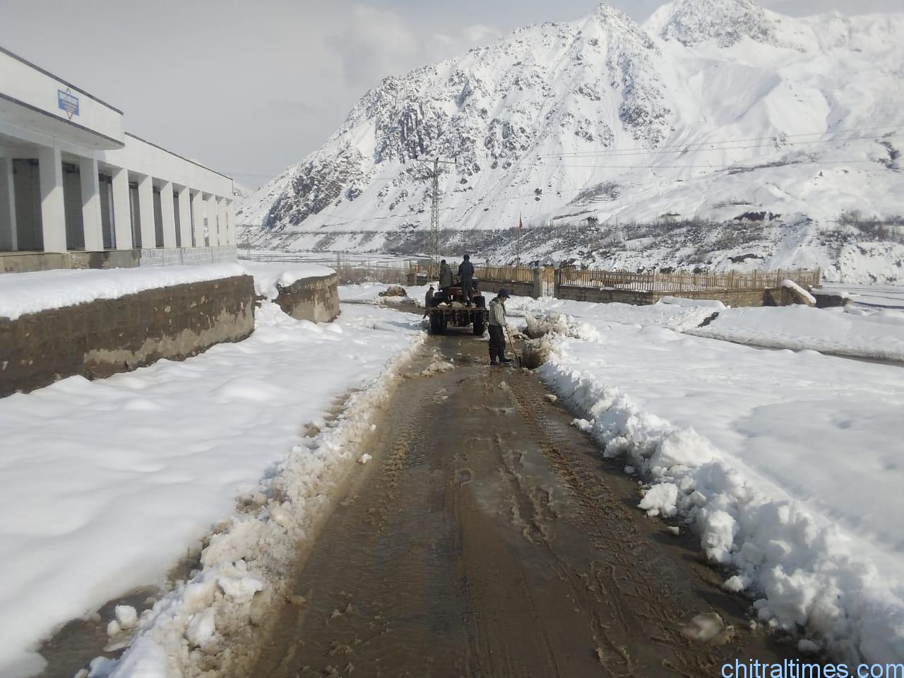 chitraltimes snow clearence torkhow mulkhow road upper chitral 2