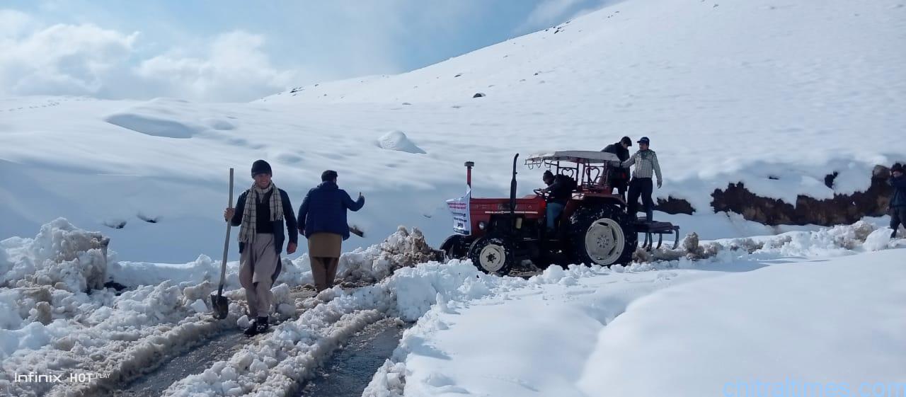 chitraltimes snow clearence torkhow mulkhow road upper chitral 9
