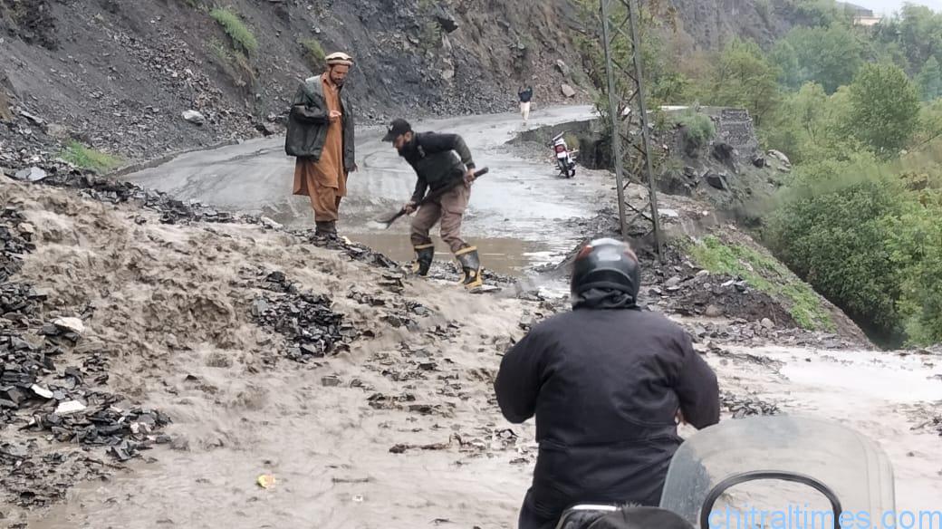 chitraltimes chitral rain and rescue operation road clearence kaldam gol drosh 10