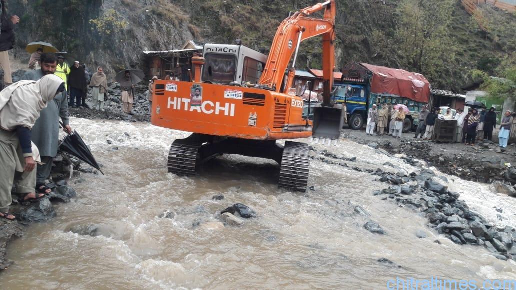 chitraltimes chitral rain and rescue operation road clearence kaldam gol drosh 3