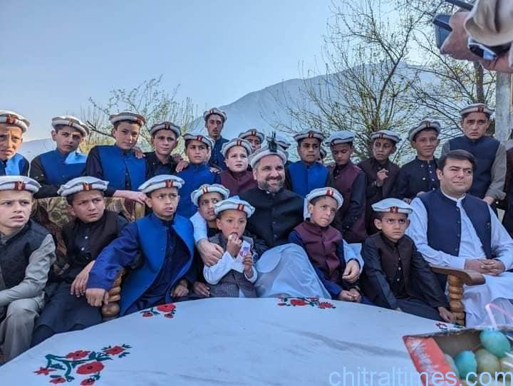 ڈپٹی کمشنر لوئیر چترال عمران خان نے عید حمیدہ ایجوکیشن اینڈ بورڈنگ اکیڈمی دنین چترال کے نونہالوں کے ساتھ منائے