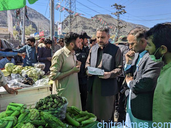 chitraltimes dc lower chitral imran khan visit bazar and transport ada 1