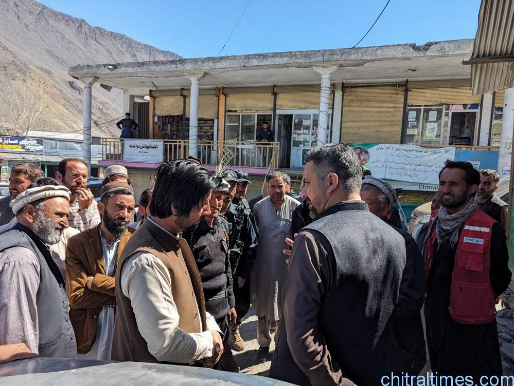 chitraltimes dc lower chitral imran khan visit bazar and transport ada 3