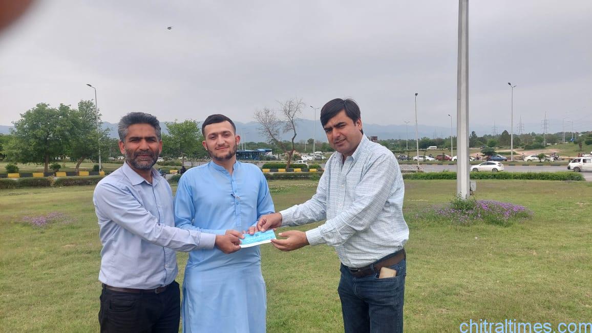 پاکستان انسٹیٹیوٹ آف انجینئرنگ اینڈ ایپلائڈ سائنسز اسلام آباد کے ہونہار طالب علم انعام الحق کو روز کی طرف سے انعام سے نوازا گیا  