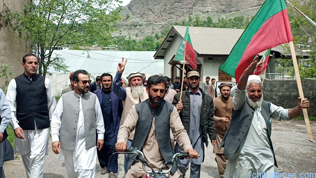 بانی پی ٹی آئی عمران خان کی رہائی کے لئے پی ٹی آئی کارکنوں کا احتجاجی ریلی اور جلسہ 