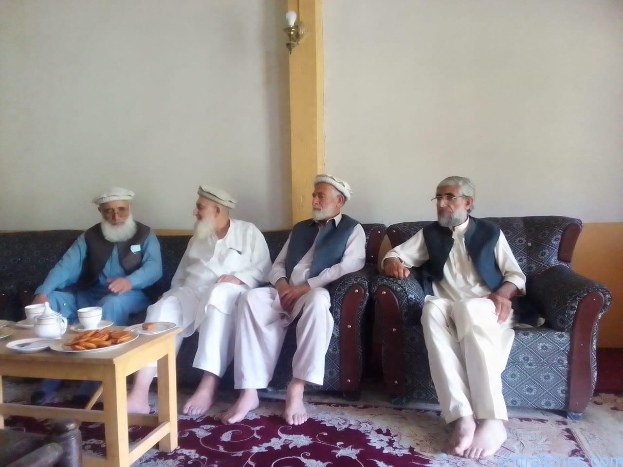 انجمن ترقی کھوار چترال کی مادر ادبی تنظیم ہے۔ اس کے سایے میں بہت سے شخصیات و افراد نے نام کمایا ۔ اس سال انجمن کا 70واں سالگرہ منانے کی تیاری ہونی چاہئیے ۔ پروفیسر اسرار الدین