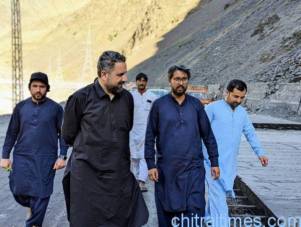 chitraltimes chitral booni road dc imran visit construction area