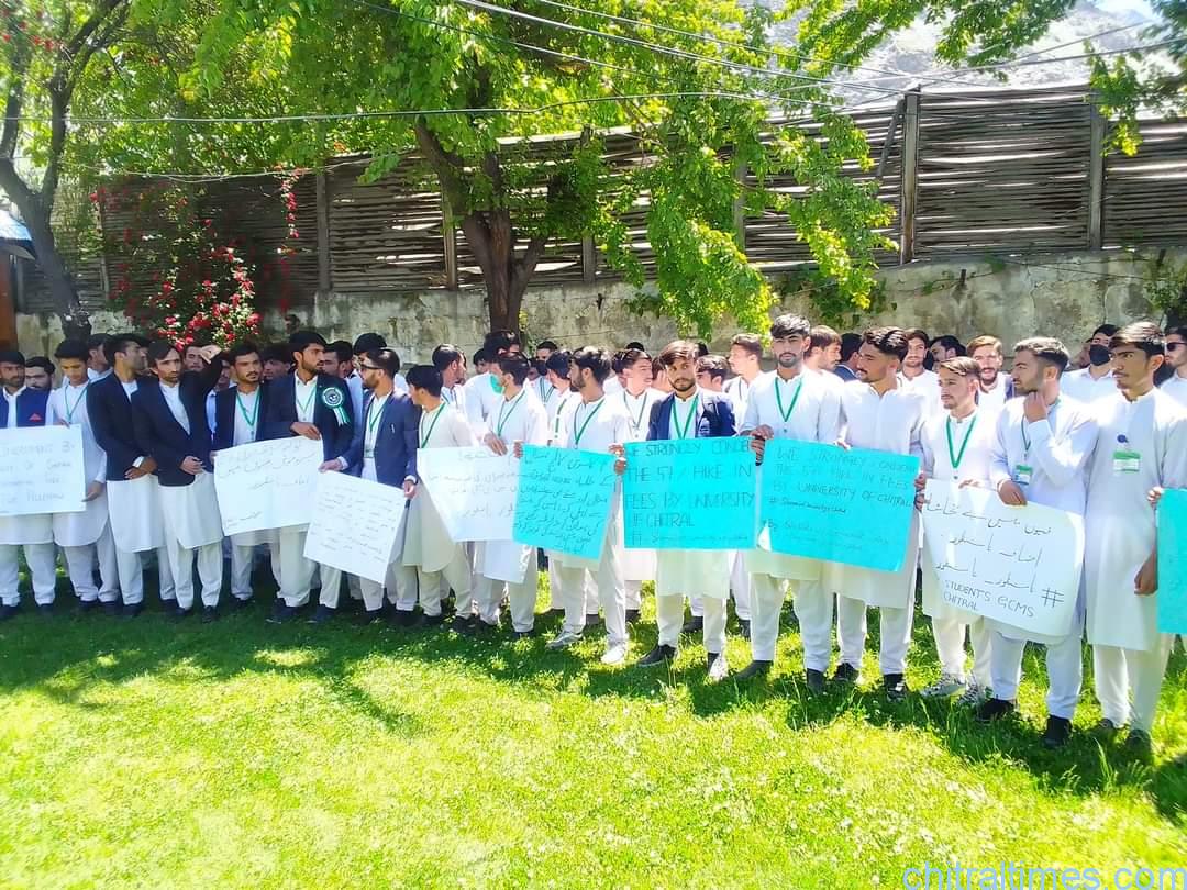 chitraltimes chitral students protest for fee enhancement 4