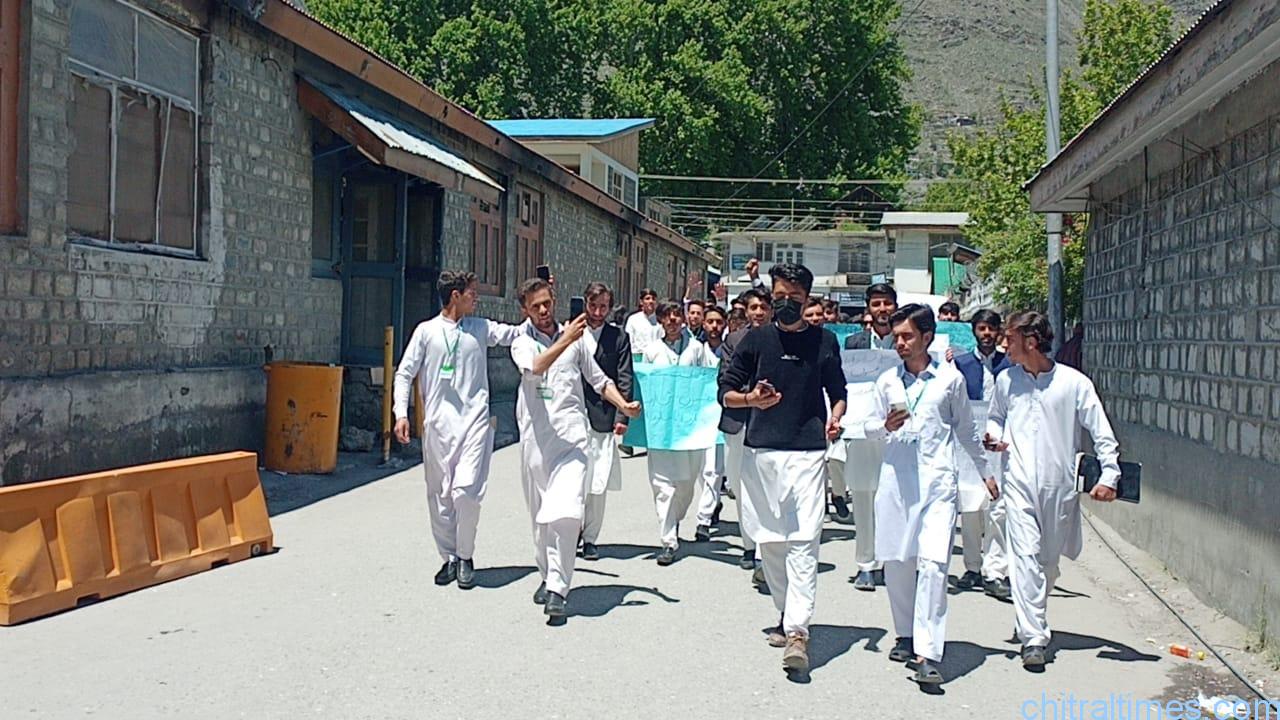 chitraltimes chitral students protest for fee enhancement 6
