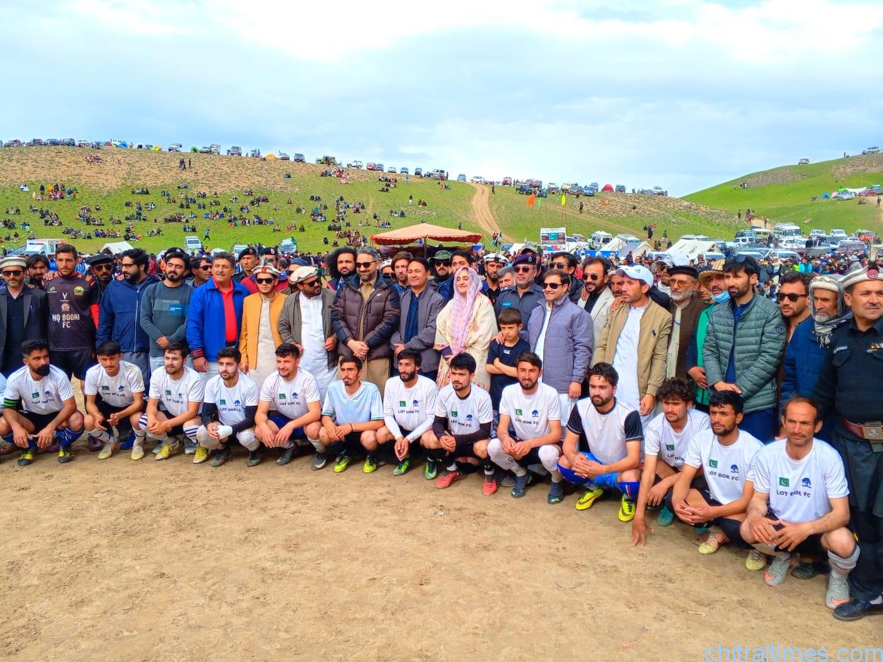 chitraltimes kaghlasht festival final day footbal teams with surya bibi ds 1