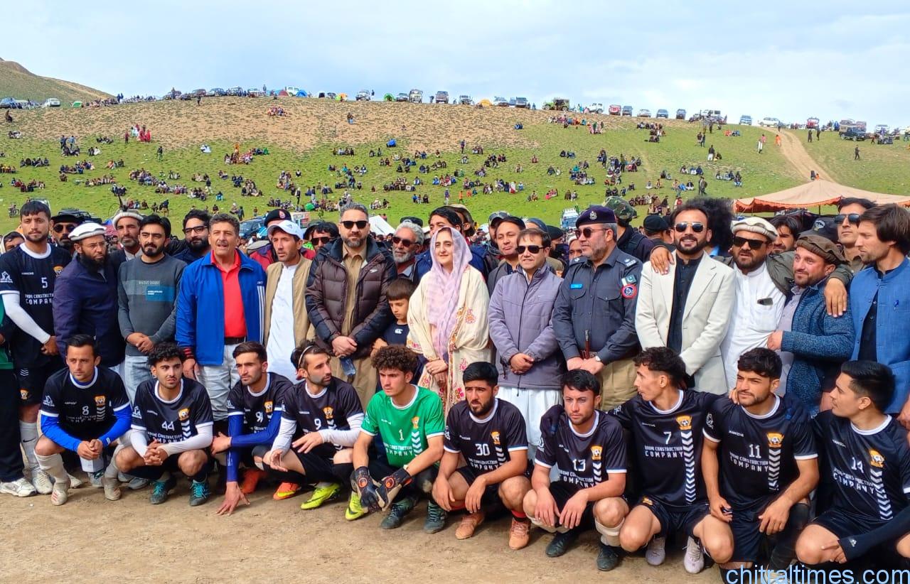 chitraltimes kaghlasht festival final day footbal teams with surya bibi ds 2