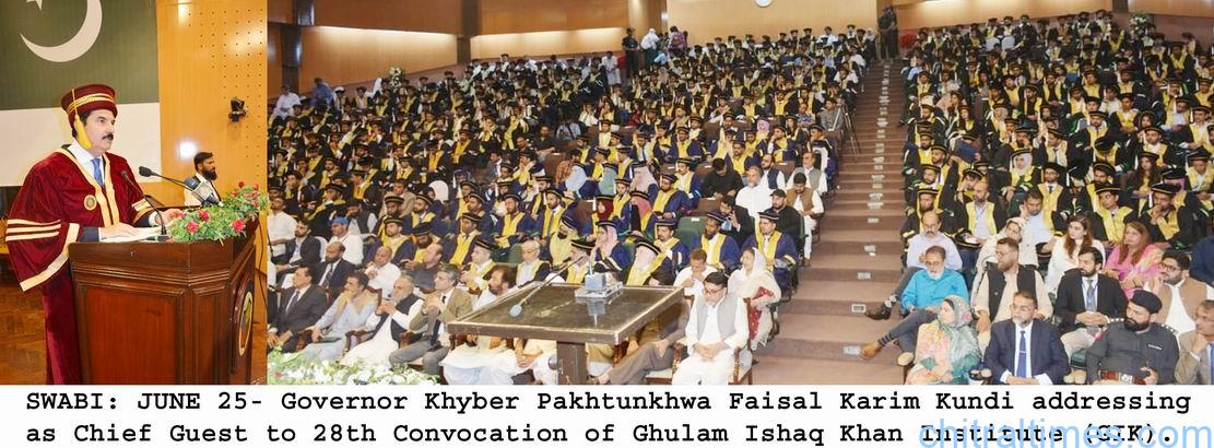 Chitraltimes governor kp giving away degrees to students of GIKI convocation 3