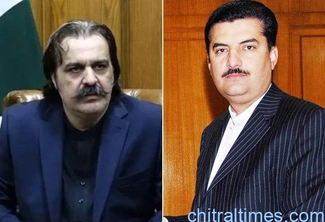 وزیراعلیٰ خیبر پختونخوا کے استعفے کے باعث حکومتی امور رک گئے، سابق وزیراعلیٰ اپنے آبائی گاوں منتقل، دوسری طرف استعفیٰ گورنر ہاوس نہیں پہنچا