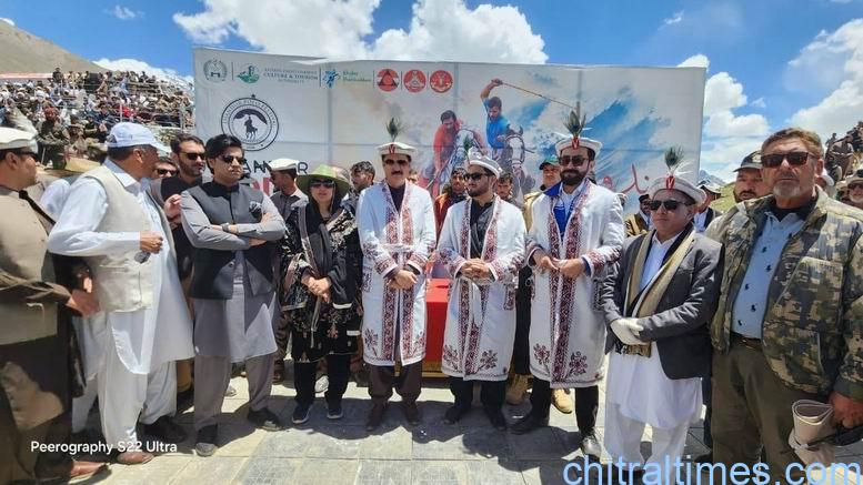 Chitral Times - The voice of Chitral | شندور پولو فیسٹیول کا رنگا رنگ افتتاح، لاسپورچترال کی دونوں ٹیموں نے غذر کو 9-0 سے شکست دیدی جبکہ تیسرے میچ میں یاسین کی ٹیم فاتح رہی، گورنرخیبرپختونخوا نےانعامات تقسیم کی chitral shandur polo festival first day matches Laspur chitral win by 9 0 20