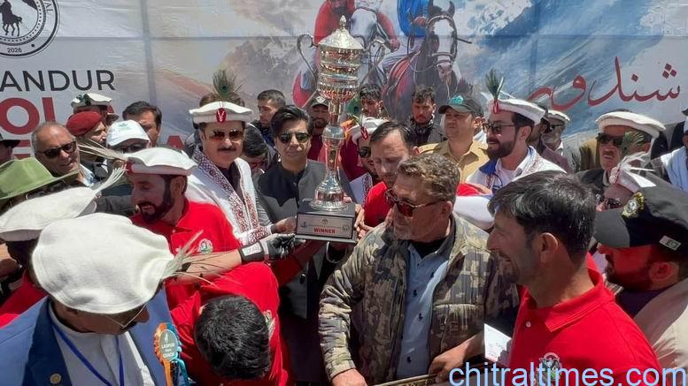 Chitral Times - The voice of Chitral | شندور پولو فیسٹیول کا رنگا رنگ افتتاح، لاسپورچترال کی دونوں ٹیموں نے غذر کو 9-0 سے شکست دیدی جبکہ تیسرے میچ میں یاسین کی ٹیم فاتح رہی، گورنرخیبرپختونخوا نےانعامات تقسیم کی chitral shandur polo festival first day matches Laspur chitral win by 9 0 29