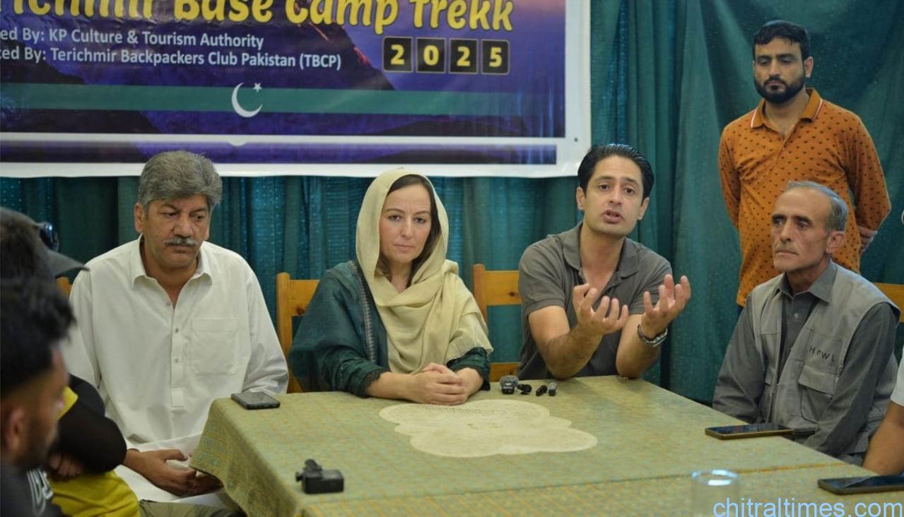  پہلی مرتبہ تریچمیر بیس کیمپ تک ٹریکنگ کیلئے ٹریکرزچترال سے روانہ، روانگی کے موقع پر مقامی ہوٹل میں تقریب اور میڈیا بریفنگ، سابق ممبر صوبائی اسمبلی بی بی فوزیہ کی میڈیا ٹاک