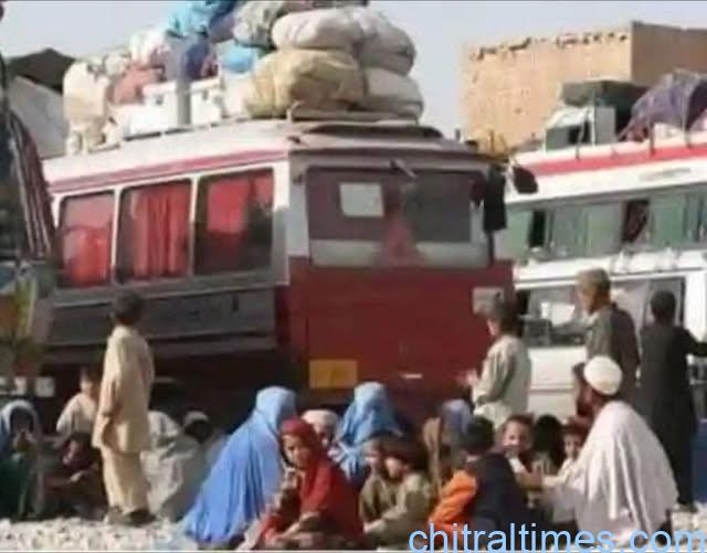 پاکستان سے اب تک 8 لاکھ 28 ہزار سے زائد افغان مہاجرین وطن واپس چلے گئے