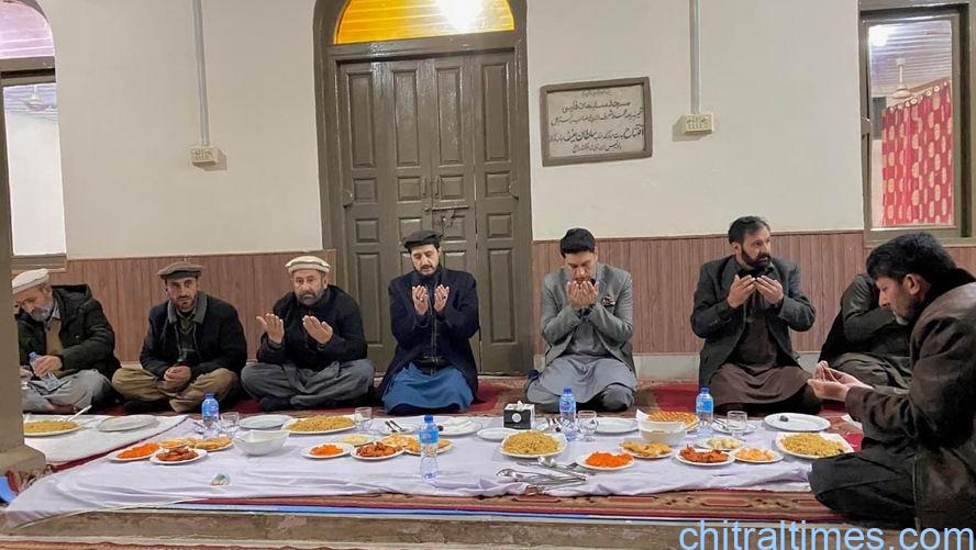 پولیس جوانوں کی حوصلہ افزائی کے لیے جامع مسجد پولیس لائن لوئر چترال میں افطار ڈنر کا اہتمام