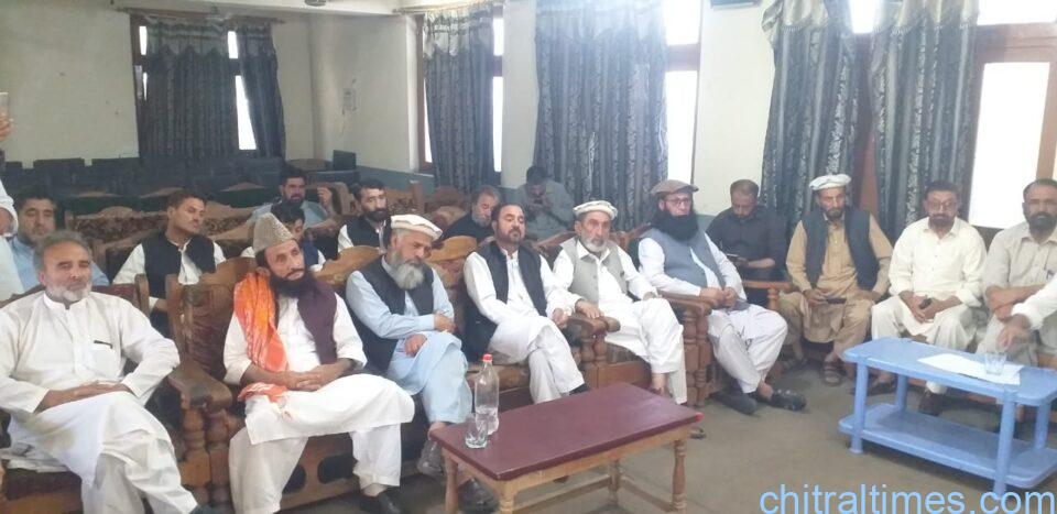 chitraltimes all parties press confrence chitral for roads 1