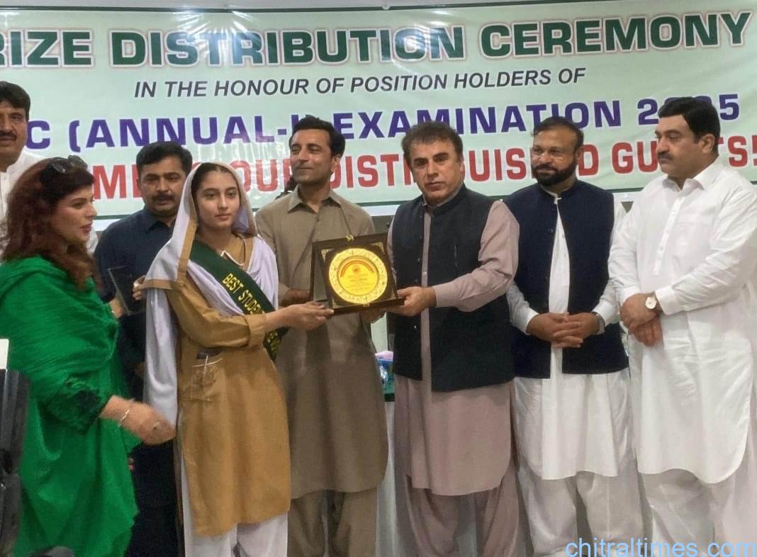 Chitral Times - The voice of Chitral | پشاور بورڈ کے میٹرک نتائج کا اعلان، 91 ہزار 589 طلباء و طالبات کی شرکت، جن میں سے 14 ہزار ، فاطمہ جگنو نے 1180 نمبرز کے ساتھ پہلی پوزیشن حاصل کی530 طلباء فیل جبکہ 76 ہزار 484 کامیاب قرار پائے chitraltimes bise Peshawar ssc result 2025 position holders edu minister chief guest 9