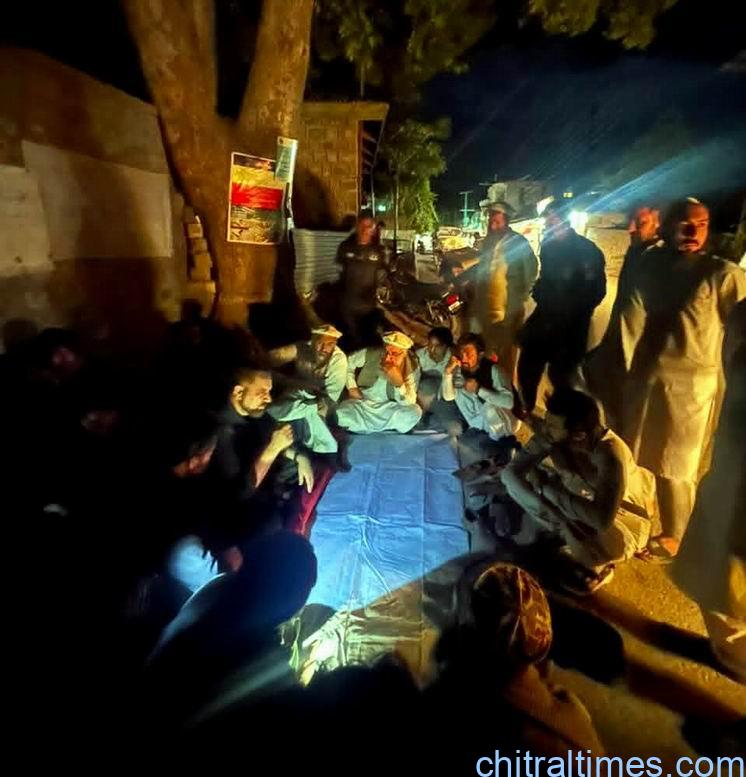 Chitral Times - The voice of Chitral | اپر چترال: موڑکہو روڈ پر اسفالٹ بچھانے میں تاخیر کے خلاف محمد علی شاہ صدیقی کی بھوک ہڑتال دوسرے روز بھی جاری، انتظامیہ کی یقین دہانی کے باوجود احتجاج برقرار chitraltimes booni hunger strike siddiqi mulkhow 3